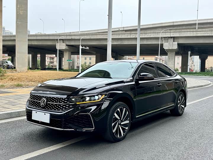 Фото 1 - Volkswagen Passat