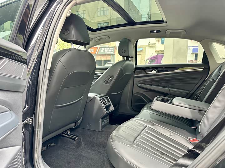 Фото 10 - Volkswagen Passat