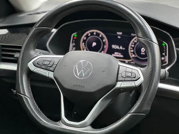 Фото 12 - Volkswagen Passat