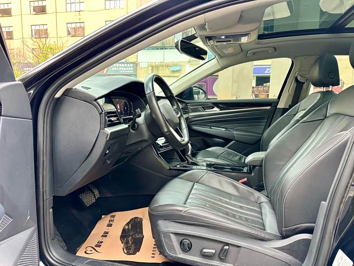 Фото 13 - Volkswagen Passat