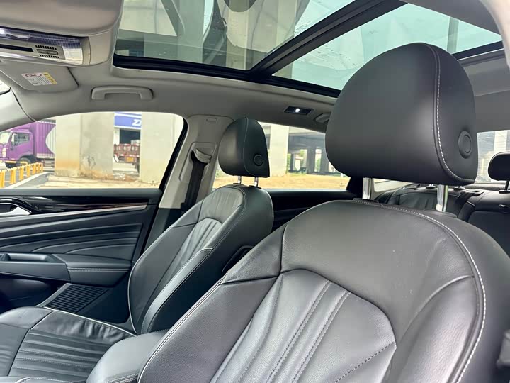 Фото 14 - Volkswagen Passat