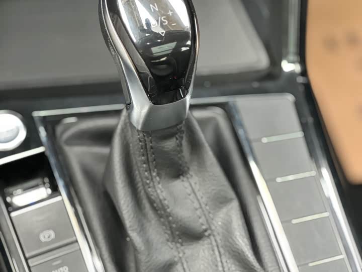 Фото 16 - Volkswagen Passat