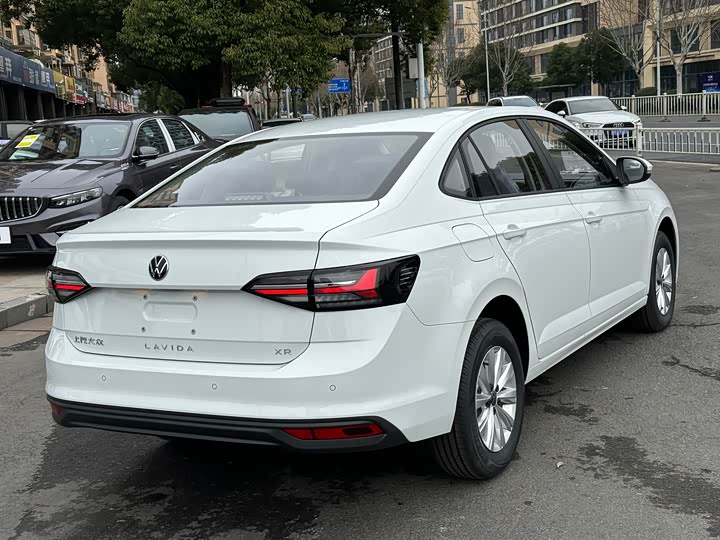 Фото 5 - Volkswagen Lavida