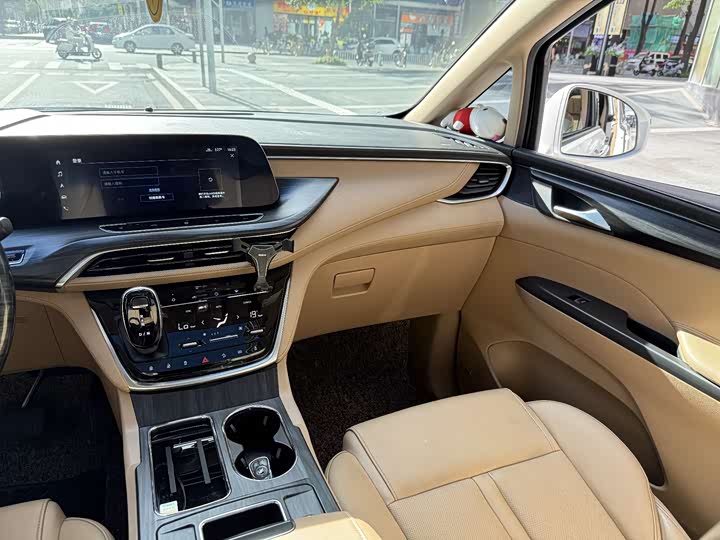 Фото 6 - Buick GL8 ES