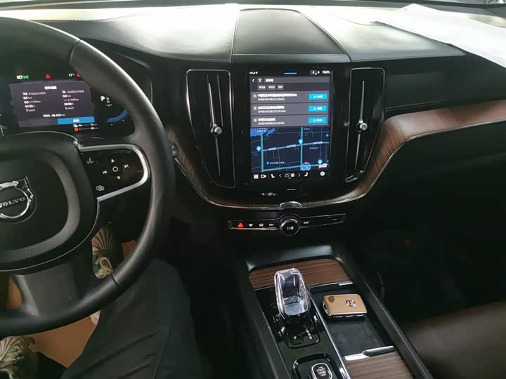 Фото 10 - Volvo XC60 Hybrid