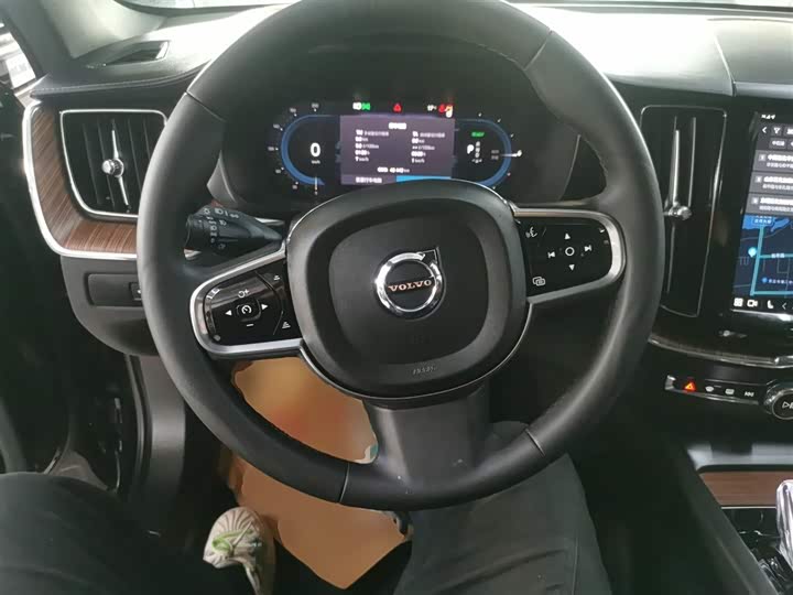 Фото 11 - Volvo XC60 Hybrid