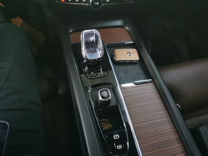 Фото 14 - Volvo XC60 Hybrid