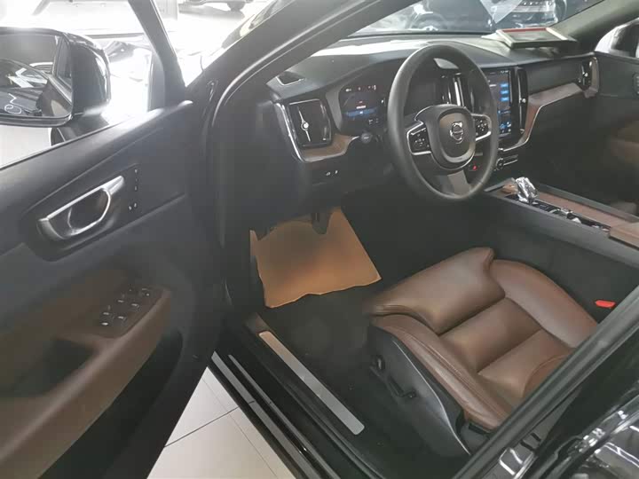 Фото 15 - Volvo XC60 Hybrid