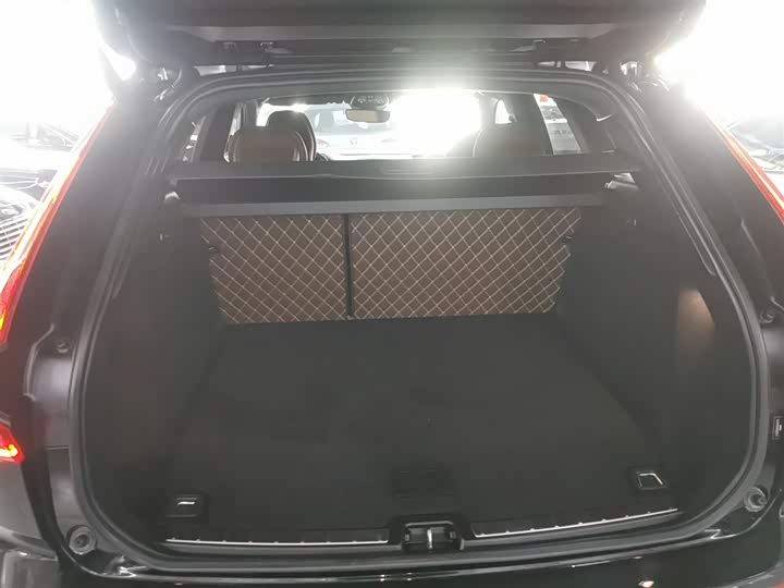 Фото 19 - Volvo XC60 Hybrid