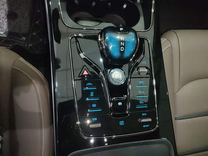 Фото 14 - BYD Han