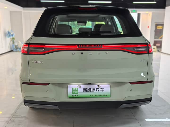 Фото 10 - Geely Galaxy E5