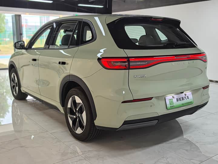 Фото 11 - Geely Galaxy E5