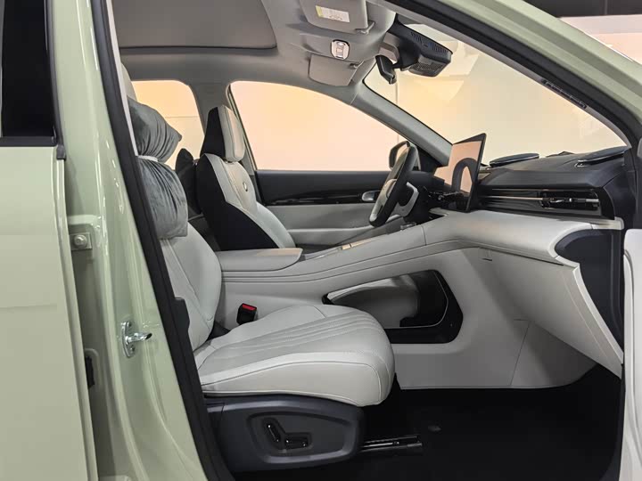 Фото 7 - Geely Galaxy E5