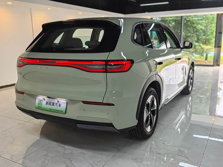 Фото 9 - Geely Galaxy E5