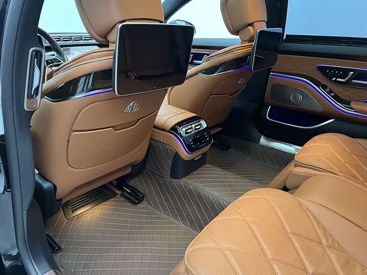 Фото 16 - Mercedes-Benz Maybach S-Class