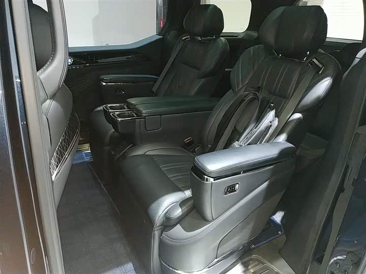 Фото 17 - Zeekr 009