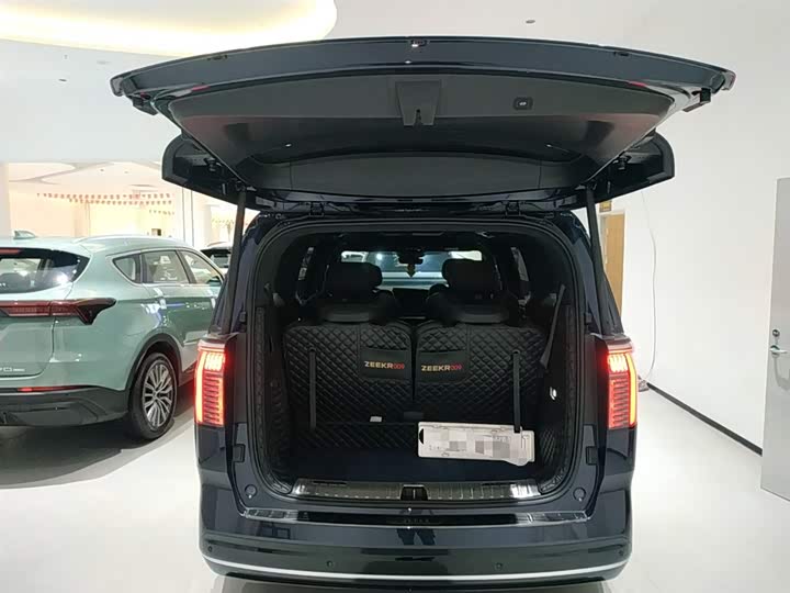 Фото 19 - Zeekr 009