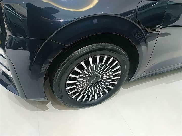 Фото 23 - Zeekr 009