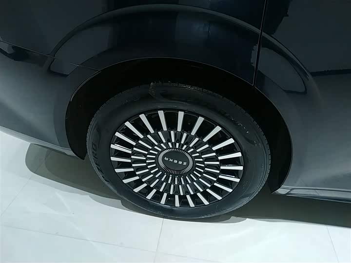 Фото 26 - Zeekr 009