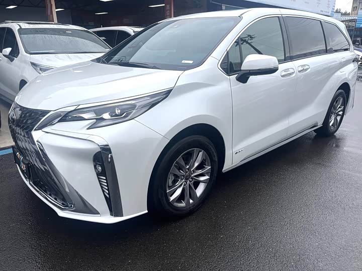 Фото 1 - Toyota Sienna