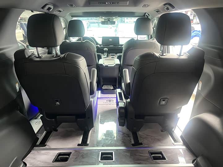 Фото 15 - Toyota Sienna