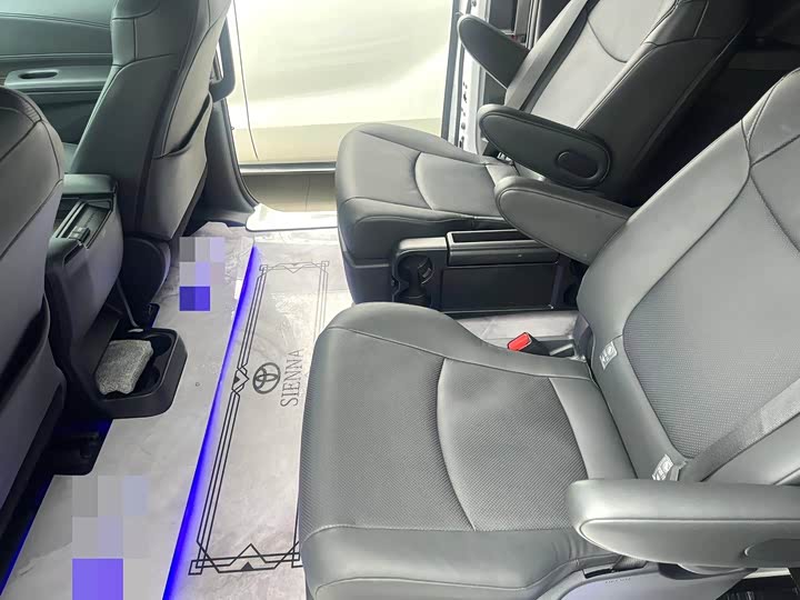 Фото 16 - Toyota Sienna