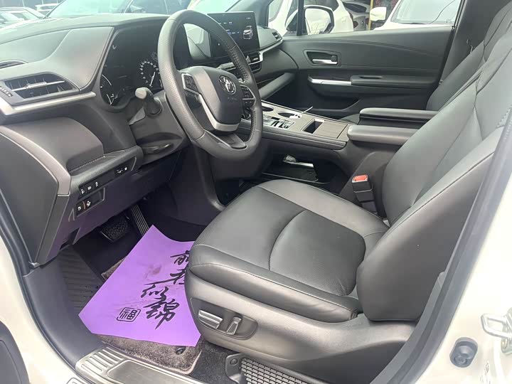 Фото 3 - Toyota Sienna