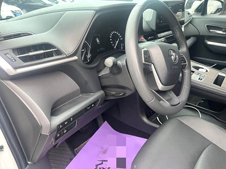 Фото 5 - Toyota Sienna