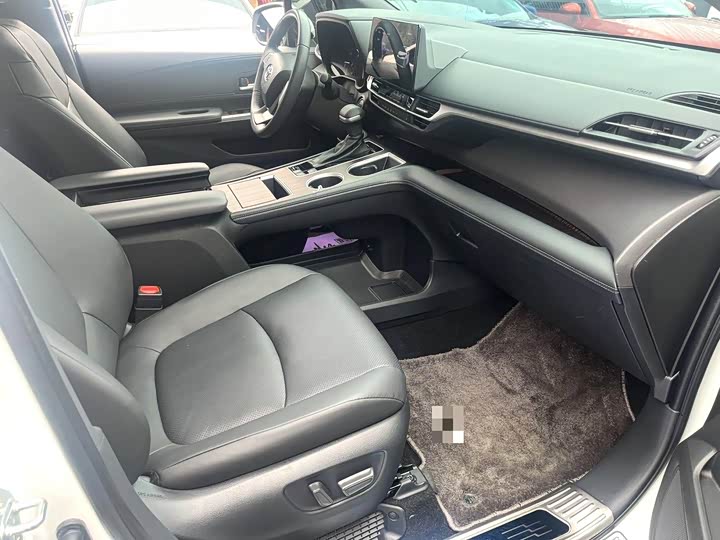 Фото 7 - Toyota Sienna