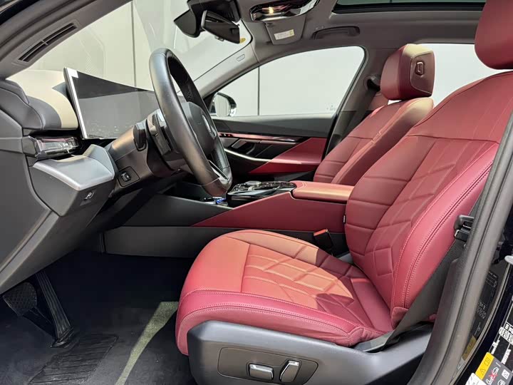 Фото 10 - BMW i5