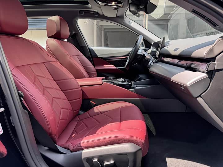 Фото 13 - BMW i5