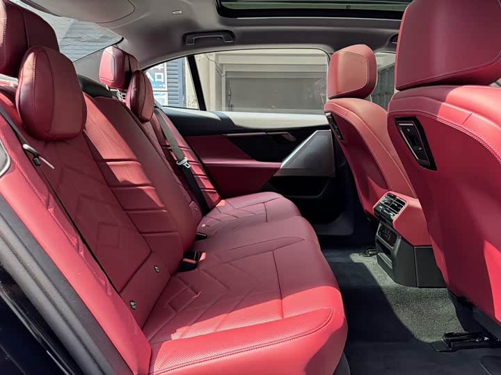 Фото 14 - BMW i5