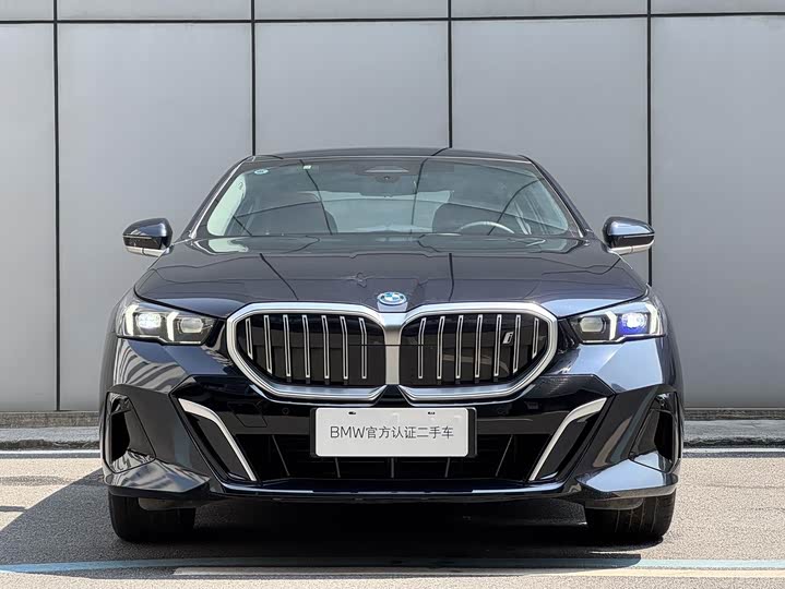 Фото 2 - BMW i5