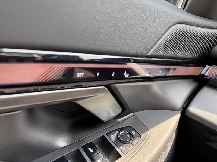 Фото 21 - BMW i5