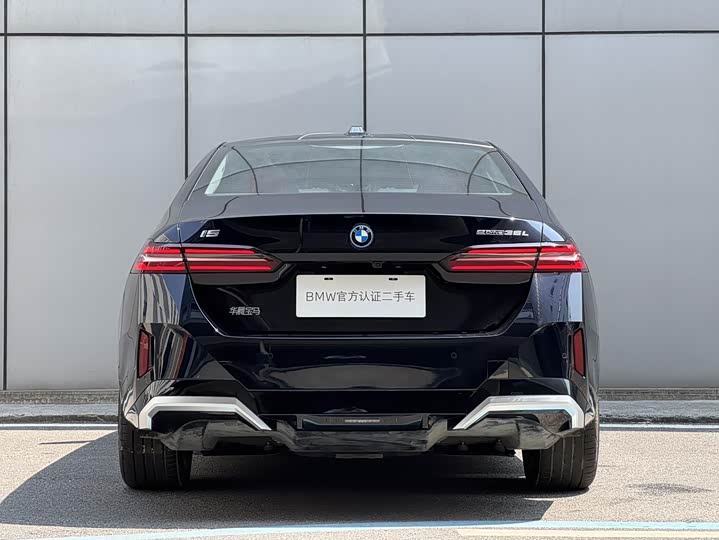 Фото 5 - BMW i5