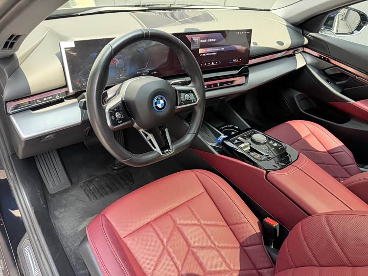 Фото 9 - BMW i5
