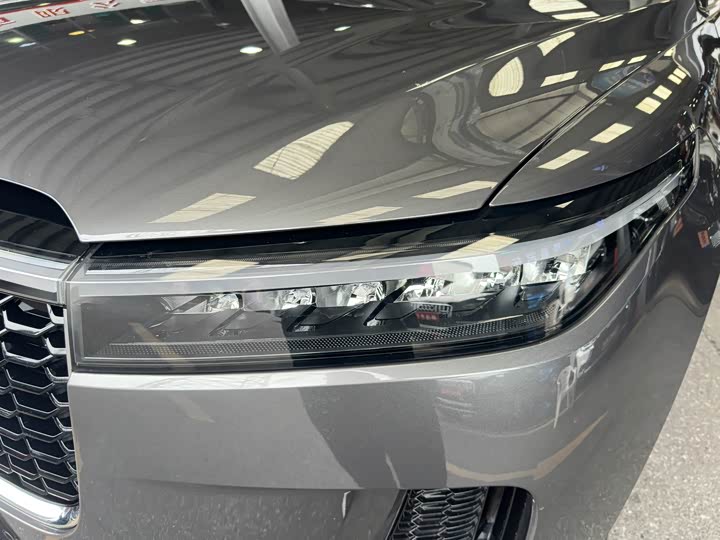 Фото 8 - LiXiang One