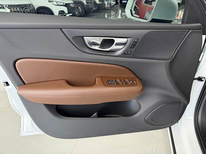 Фото 10 - Volvo S60