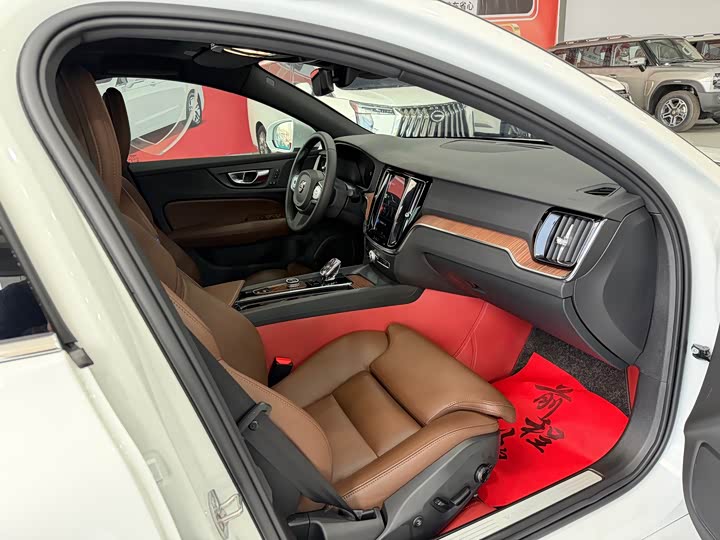 Фото 13 - Volvo S60