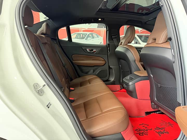 Фото 14 - Volvo S60