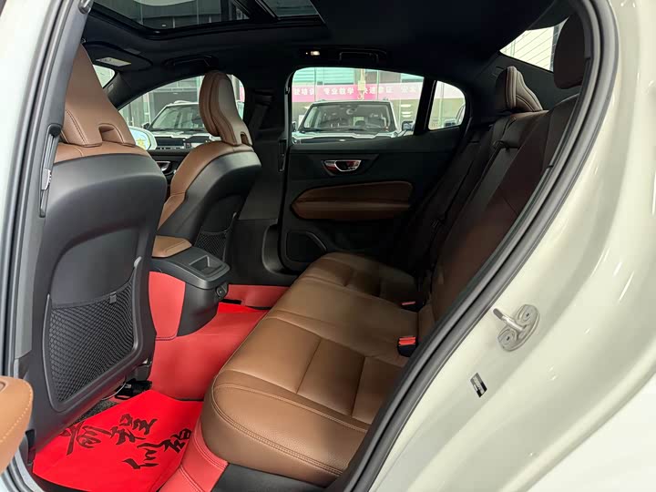 Фото 15 - Volvo S60