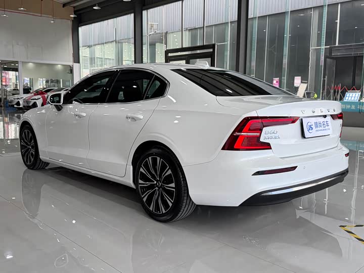 Фото 18 - Volvo S60