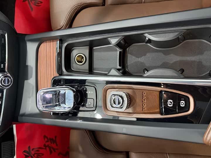 Фото 9 - Volvo S60