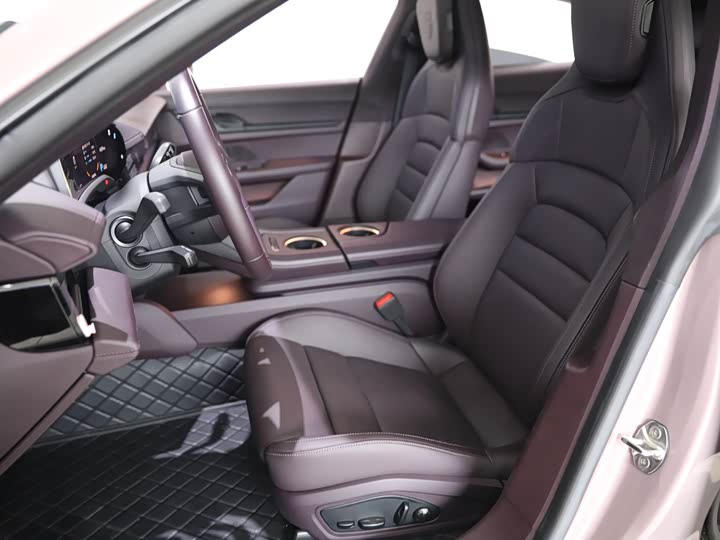 Фото 10 - Porsche Taycan