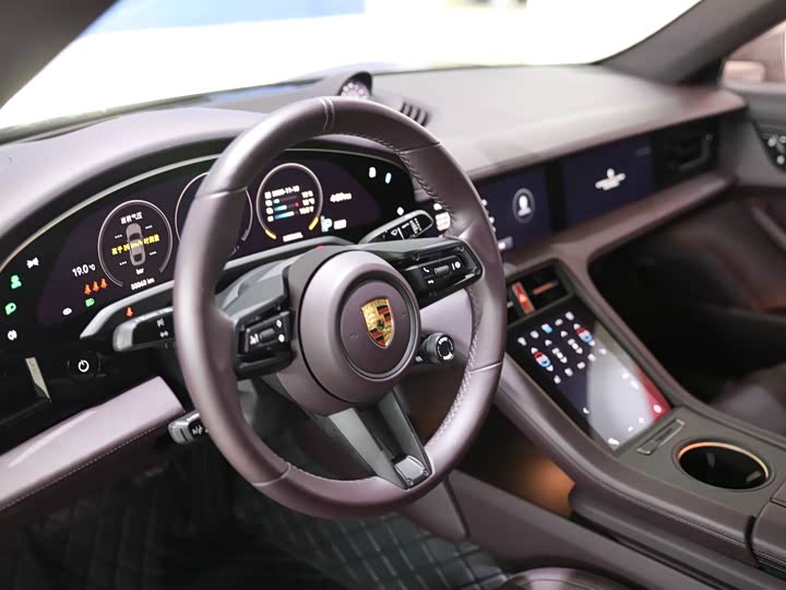 Фото 11 - Porsche Taycan
