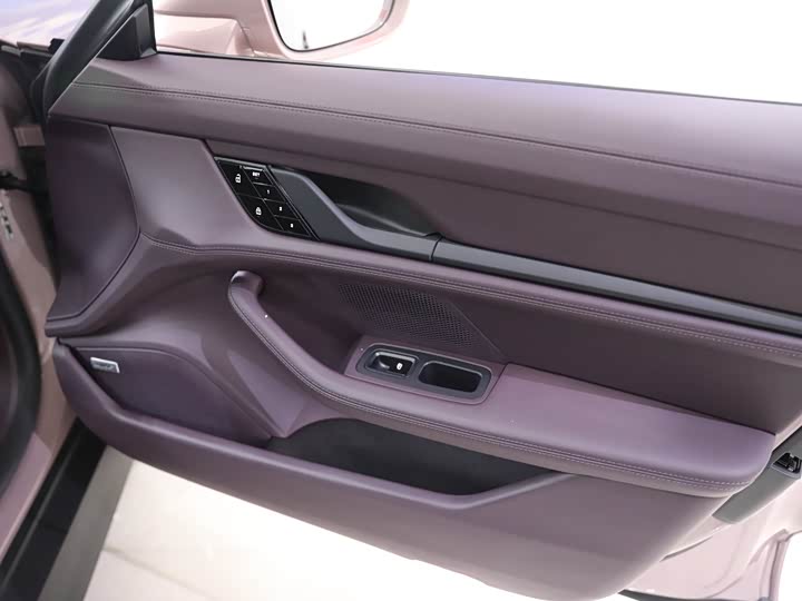 Фото 14 - Porsche Taycan