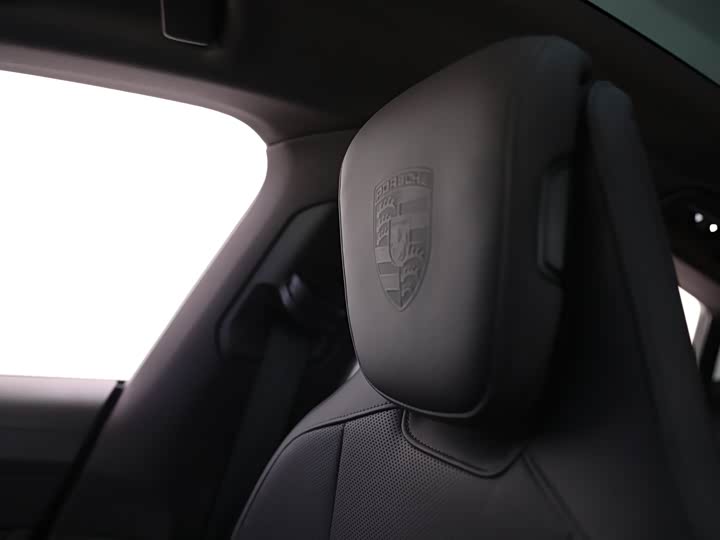 Фото 18 - Porsche Taycan