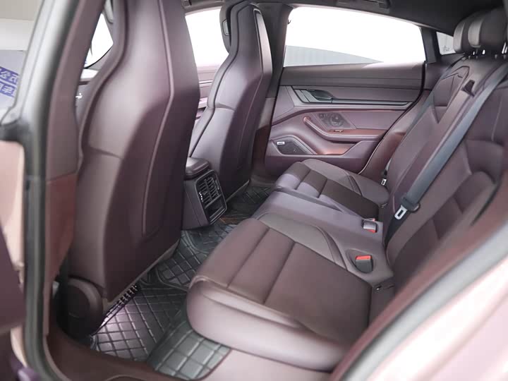 Фото 19 - Porsche Taycan