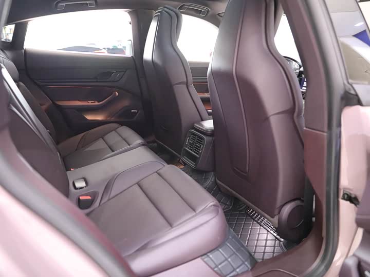 Фото 23 - Porsche Taycan