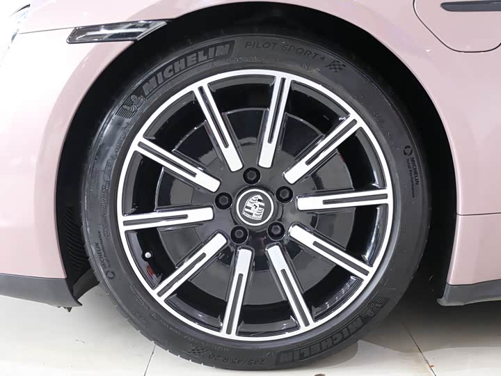 Фото 30 - Porsche Taycan